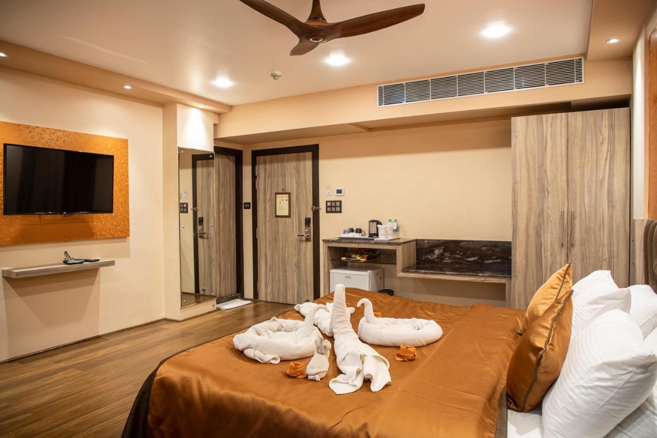 Hotel Rajmahal Γουβαχάτι Εξωτερικό φωτογραφία