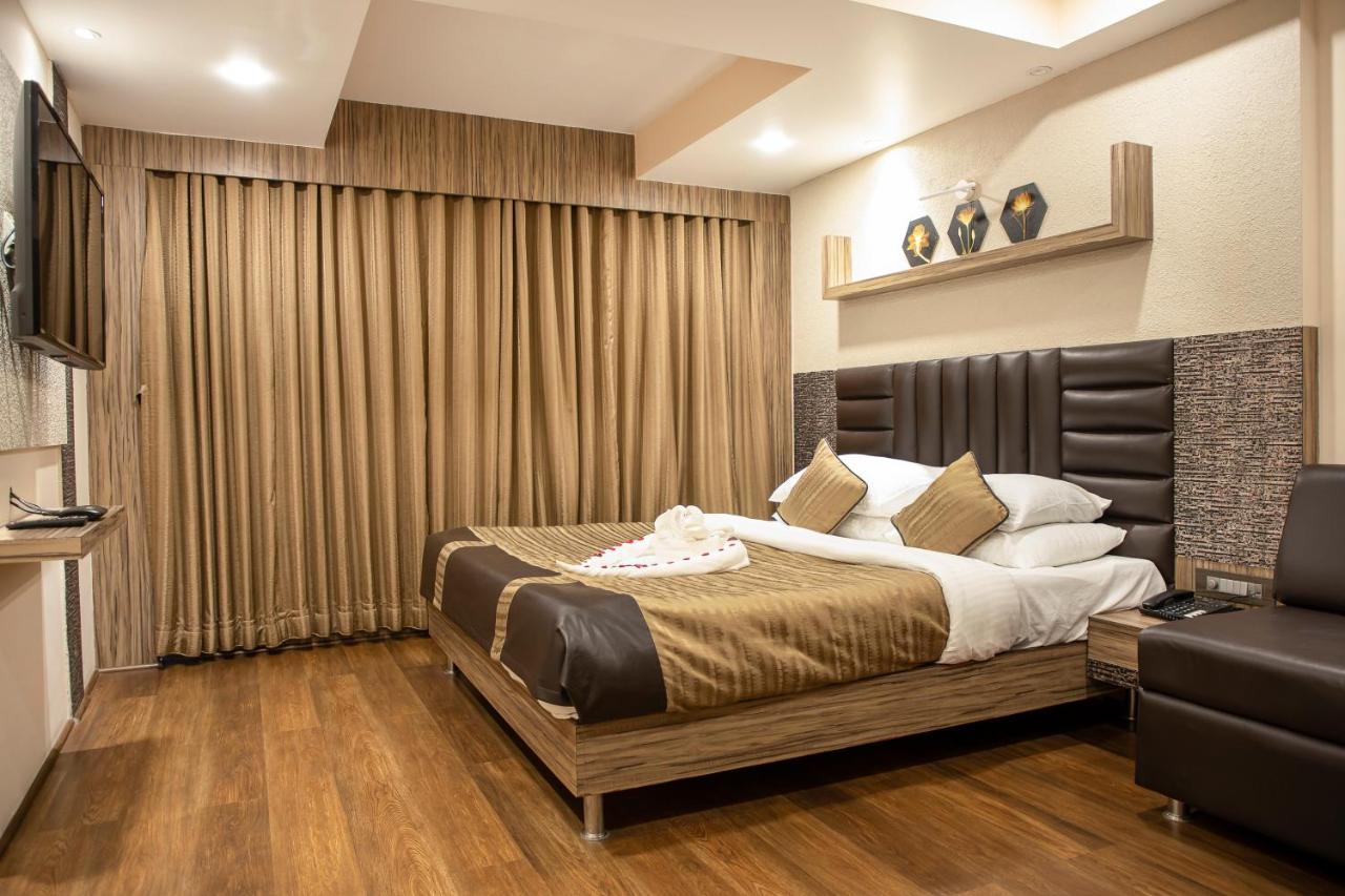 Hotel Rajmahal Γουβαχάτι Εξωτερικό φωτογραφία