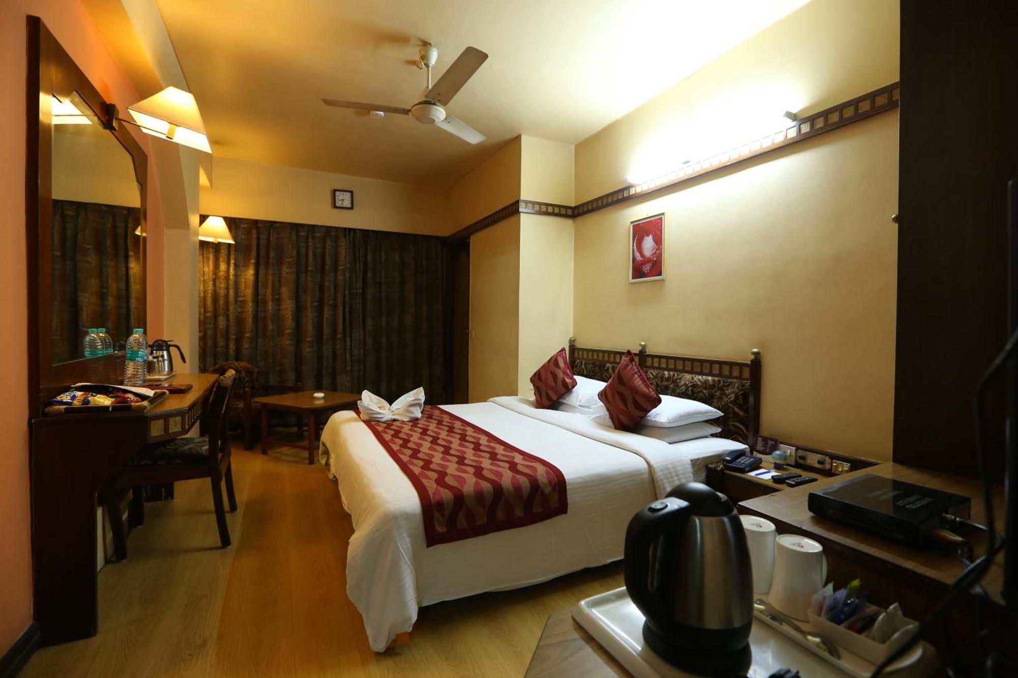 Hotel Rajmahal Γουβαχάτι Εξωτερικό φωτογραφία
