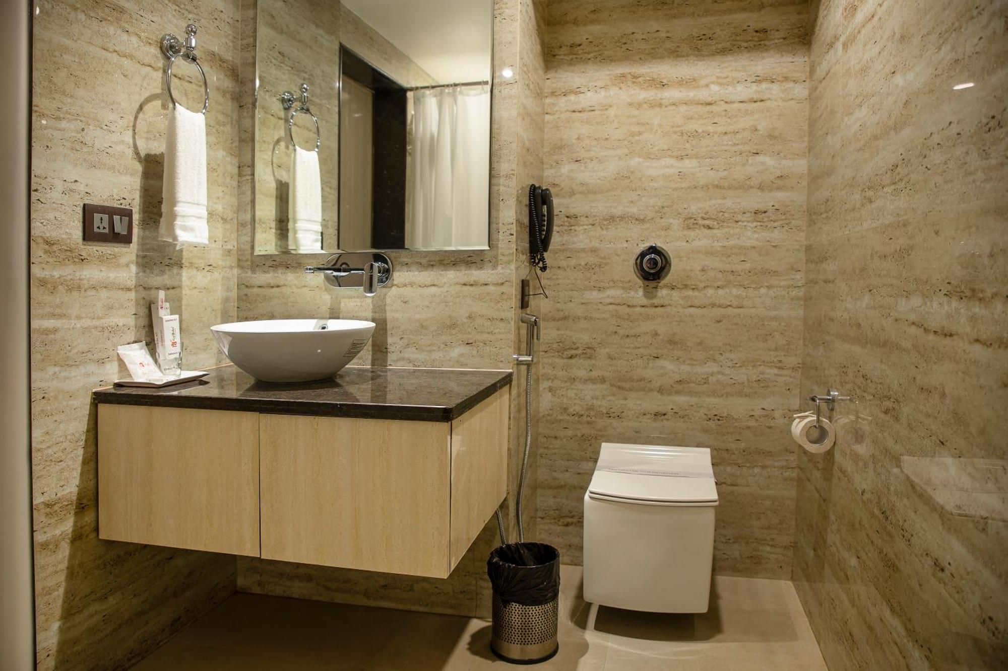 Hotel Rajmahal Γουβαχάτι Εξωτερικό φωτογραφία
