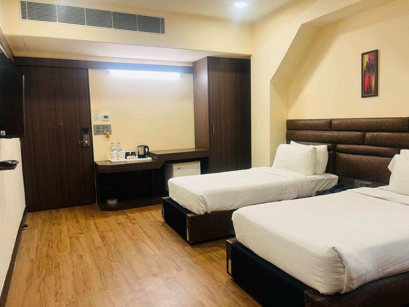 Hotel Rajmahal Γουβαχάτι Εξωτερικό φωτογραφία