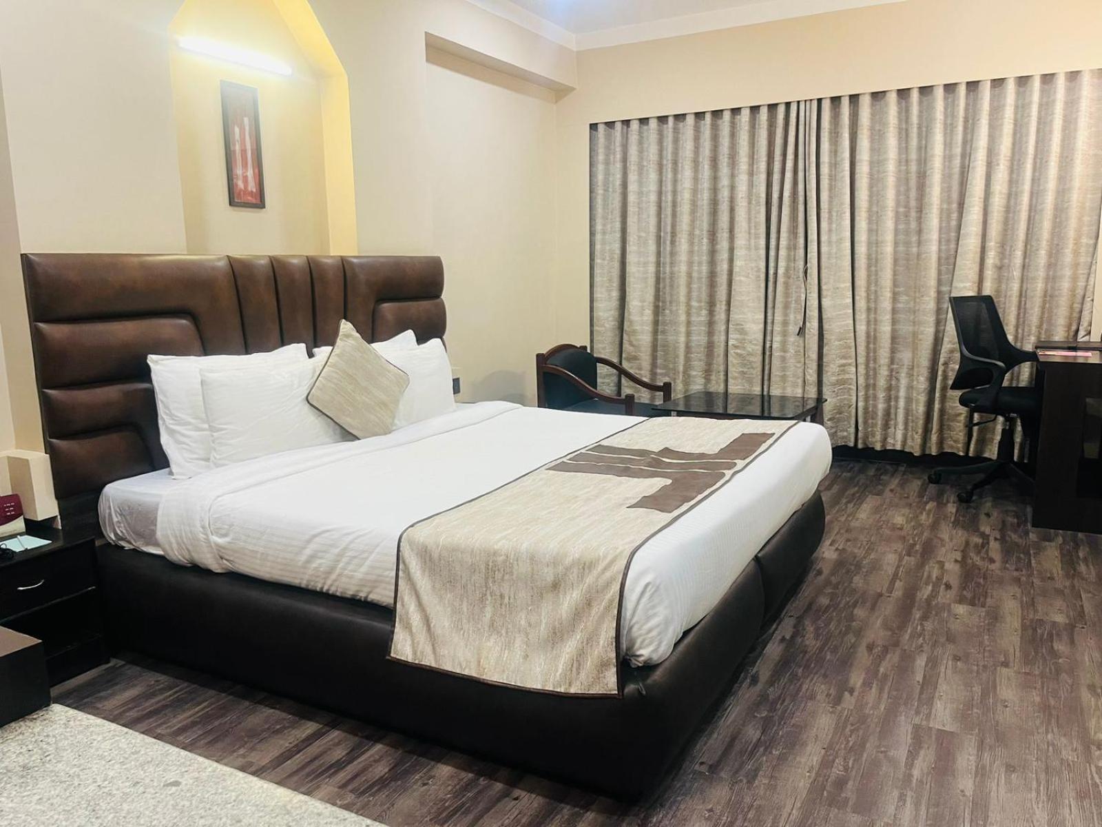 Hotel Rajmahal Γουβαχάτι Εξωτερικό φωτογραφία