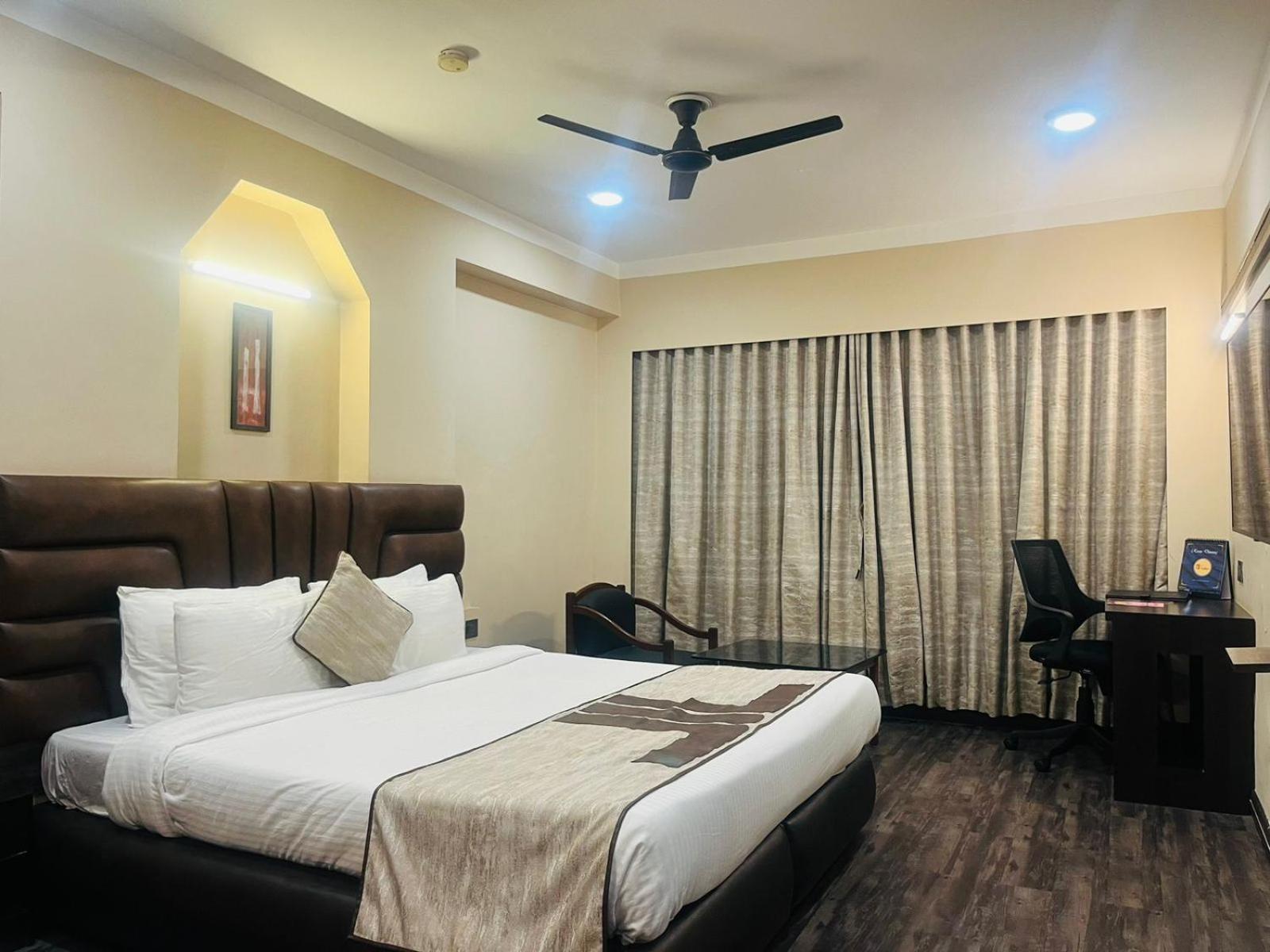 Hotel Rajmahal Γουβαχάτι Εξωτερικό φωτογραφία