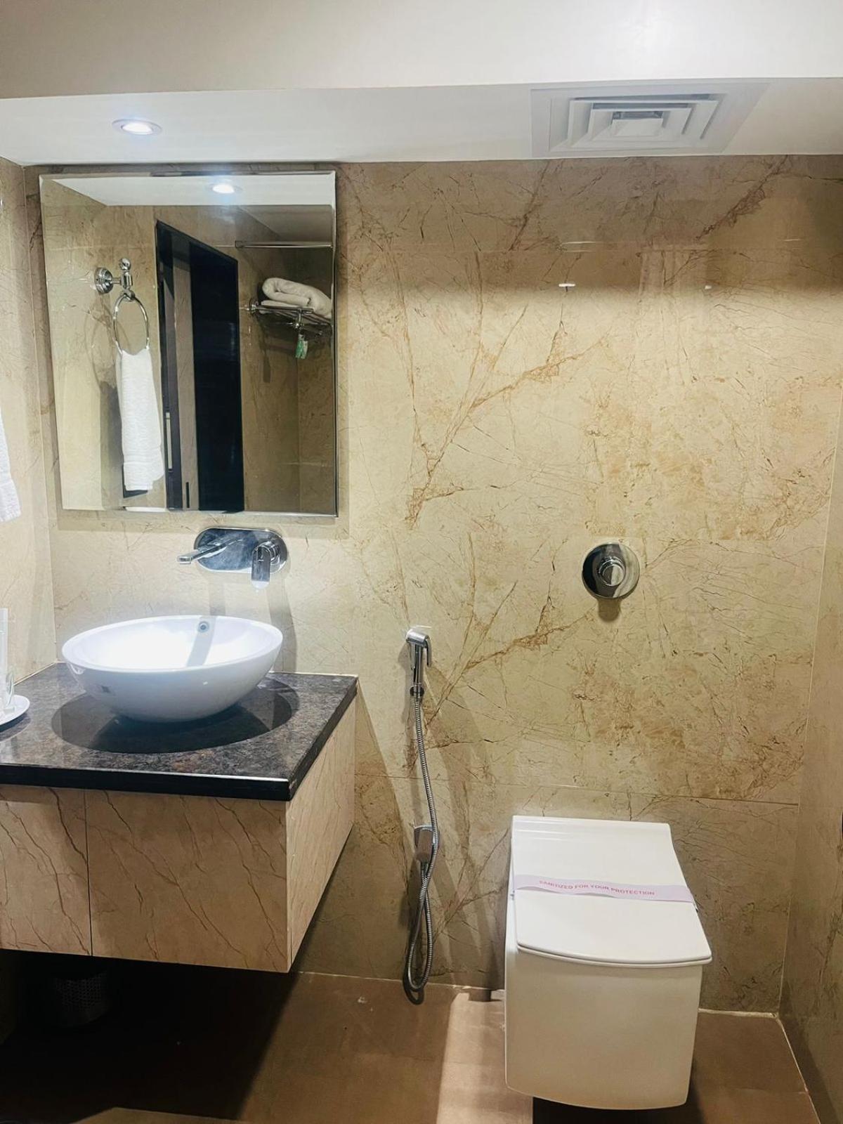 Hotel Rajmahal Γουβαχάτι Εξωτερικό φωτογραφία