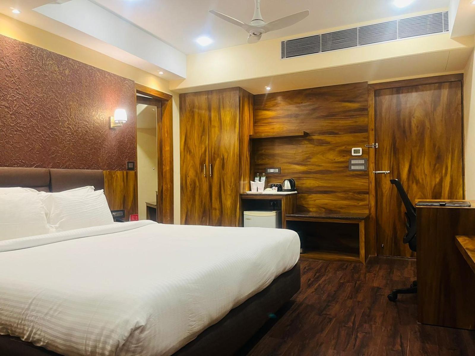 Hotel Rajmahal Γουβαχάτι Εξωτερικό φωτογραφία