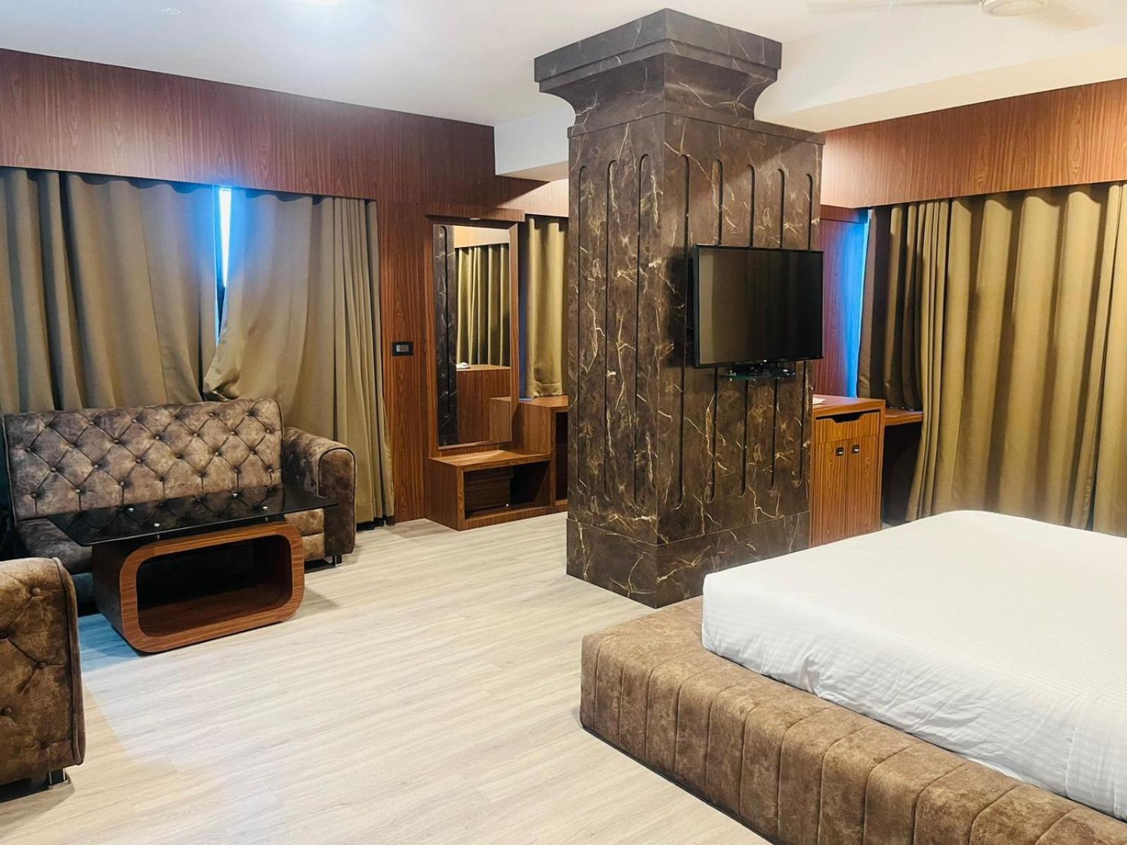 Hotel Rajmahal Γουβαχάτι Εξωτερικό φωτογραφία