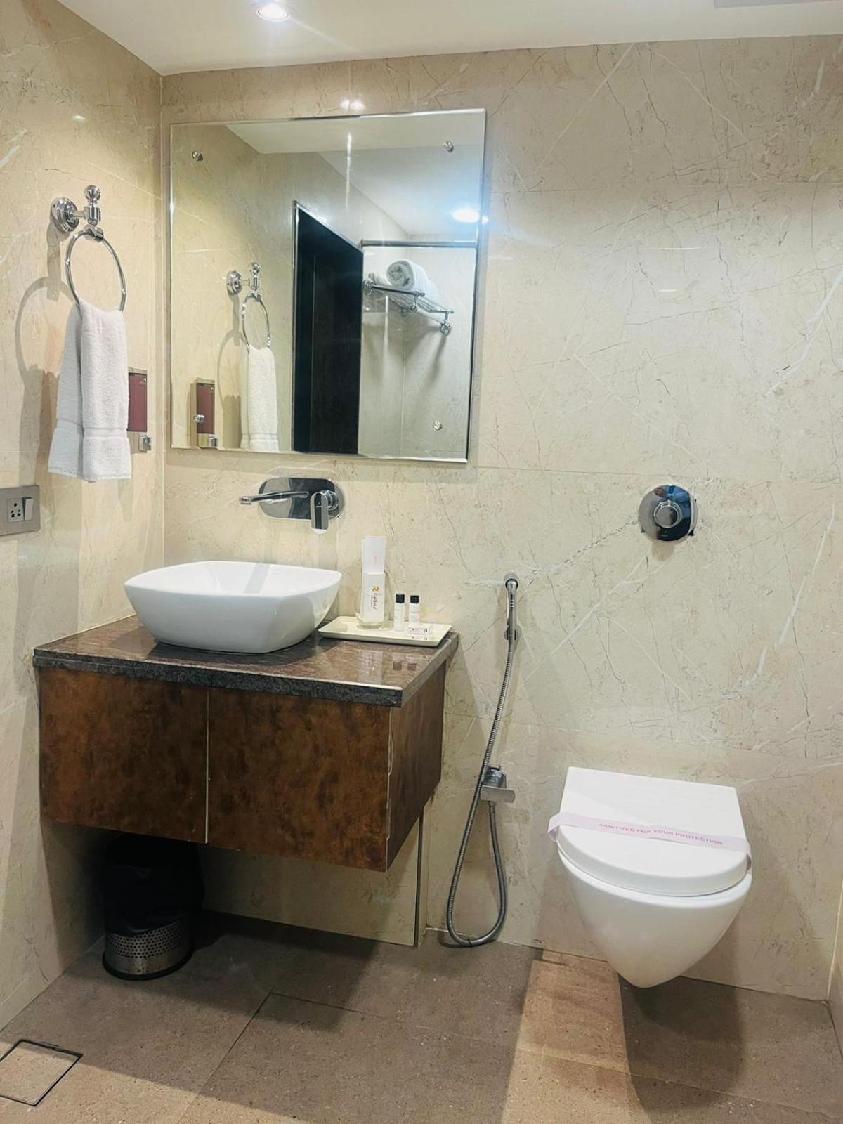 Hotel Rajmahal Γουβαχάτι Εξωτερικό φωτογραφία